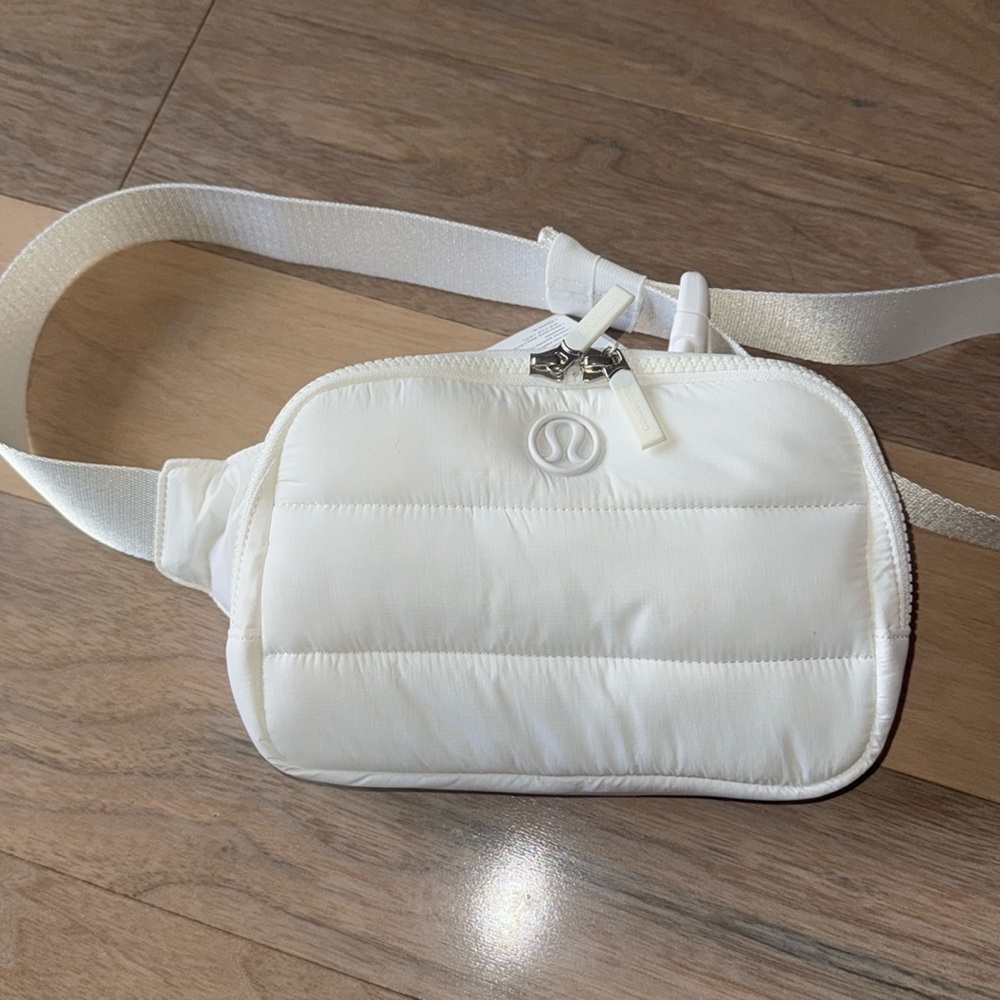Lululemon Large Wunder Puff Beltbag- White